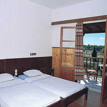 Hotel Zeus à Koukounaries Extérieur photo